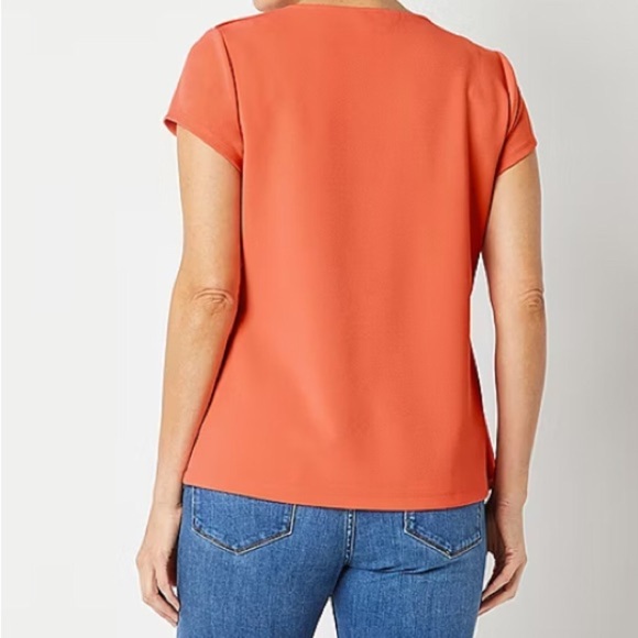 Liz Claiborne Adaptive Women’s Short Sleeve Adaptive Easy-on + Easy-off … - Picture 5 of 8